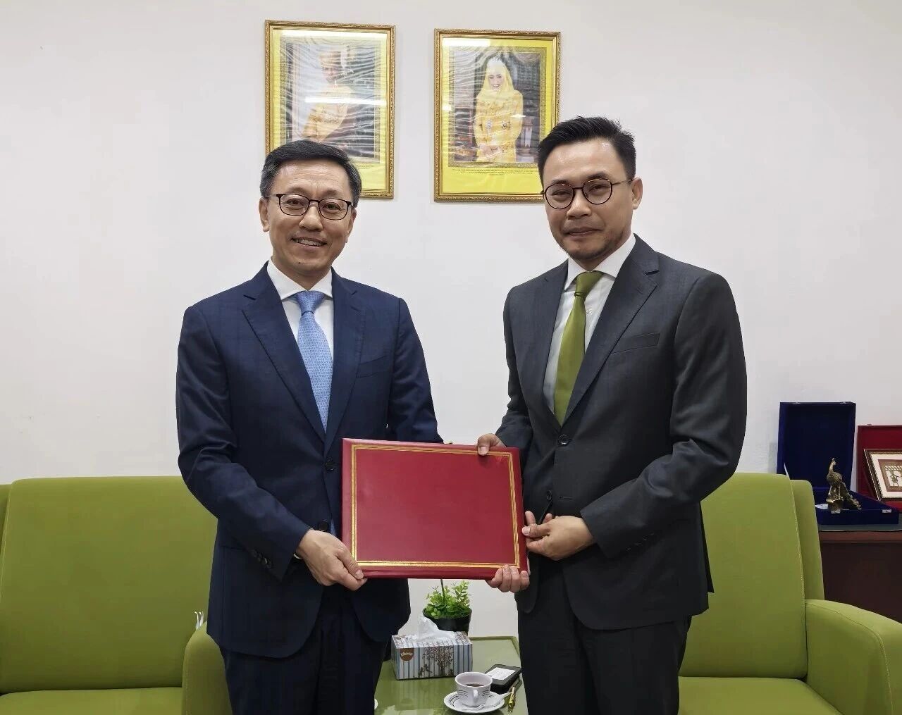 新任驻文莱大使陈少春递交国书副本