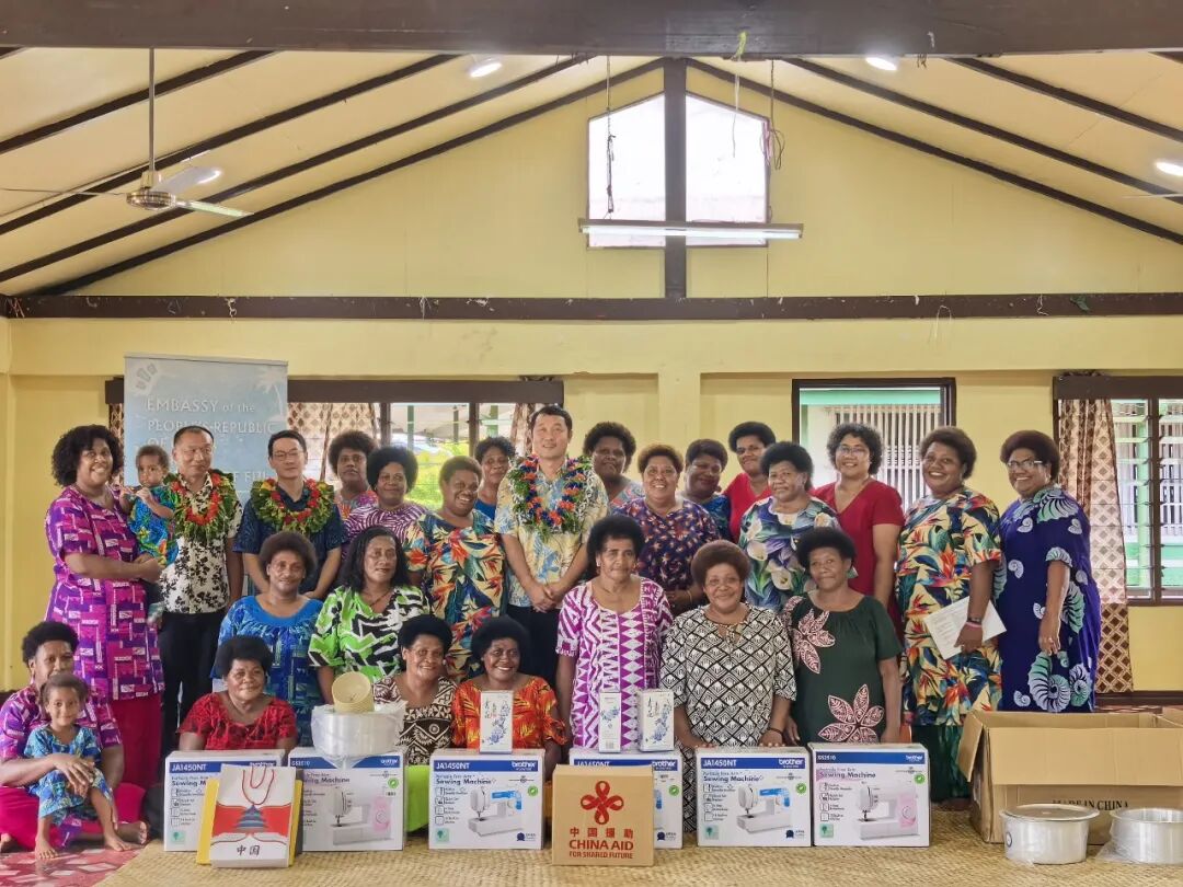 驻斐济使馆举办“三八”国际妇女节下基层活动