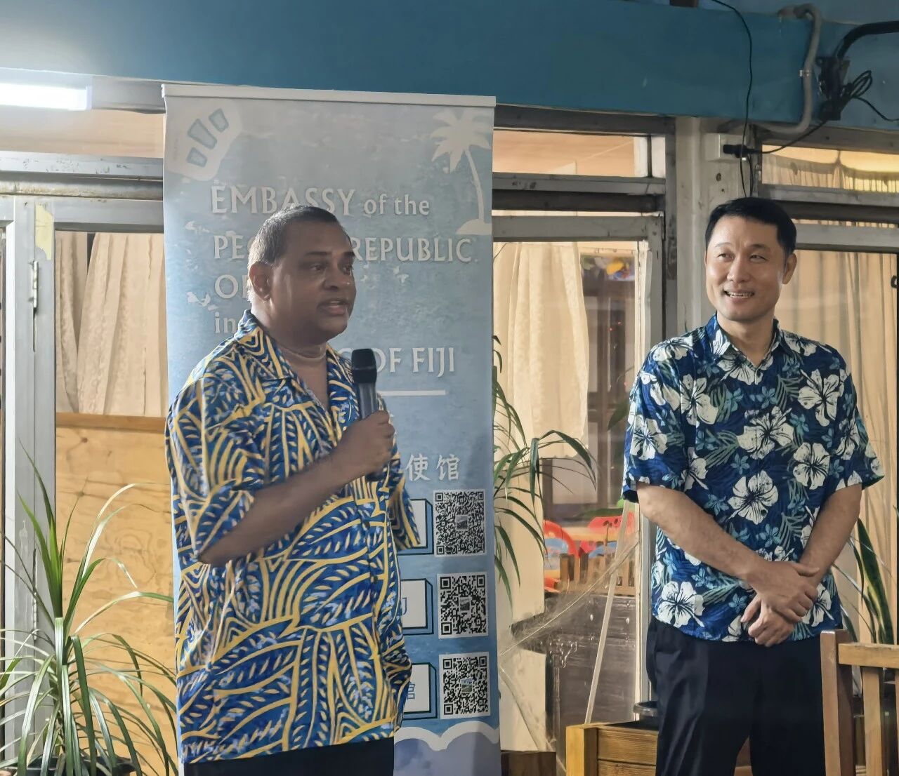 驻斐济使馆举行全国两会专题媒体学者吹风会